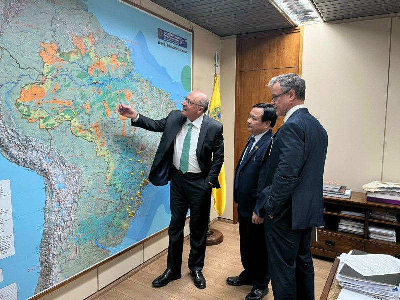 Việt Nam là điểm đến hấp dẫn về kinh tế, thương mại và du lịch Việt Nam là điểm đến hấp dẫn về kinh tế, thương mại và du lịch