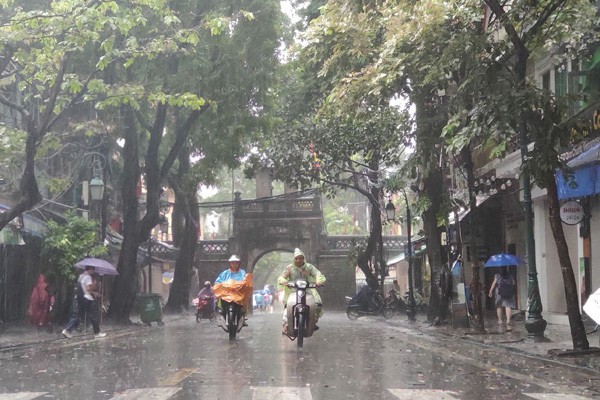 Dự báo ngày 22/6 Hà Nội sáng có mưa rào và dông rải rác Dự báo ngày 22/6 Hà Nội sáng có mưa rào và dông rải rác
