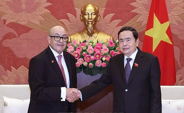 NA Chairman Tran Thanh Man (R) welcomes Najib El Khadi, Secretary-General of the House of Representatives of Morocco and President of the Association of Secretaries General of Parliaments (ASGP). NA Chairman Tran Thanh Man (R) welcomes Najib El Khadi, Secretary-General of the House of Representatives of Morocco and President of the Association of Secretaries General of Parliaments (ASGP).