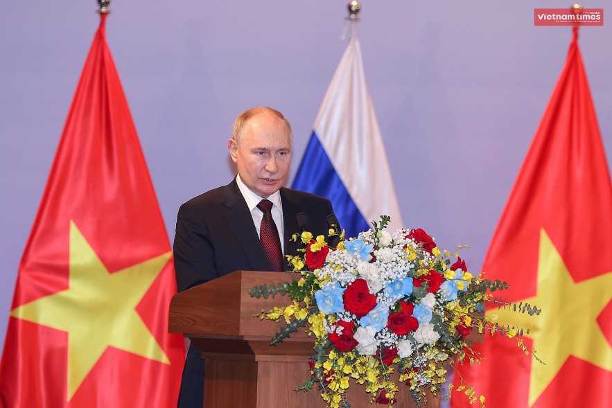 Russian President Vladimir Putin and Vietnamese President To Lam meet Viet alumni in Russia Russian President Vladimir Putin and Vietnamese President To Lam meet Viet alumni in Russia