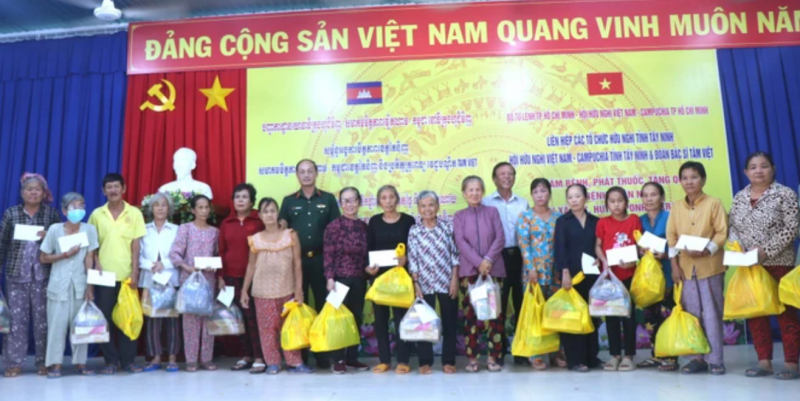 Tình cảm đặc biệt của người dân biên giới Việt Nam - Campuchia Tình cảm đặc biệt của người dân biên giới Việt Nam - Campuchia