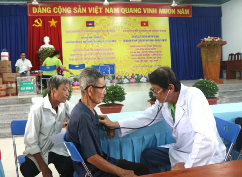 Tình cảm đặc biệt của người dân biên giới Việt Nam - Campuchia Tình cảm đặc biệt của người dân biên giới Việt Nam - Campuchia