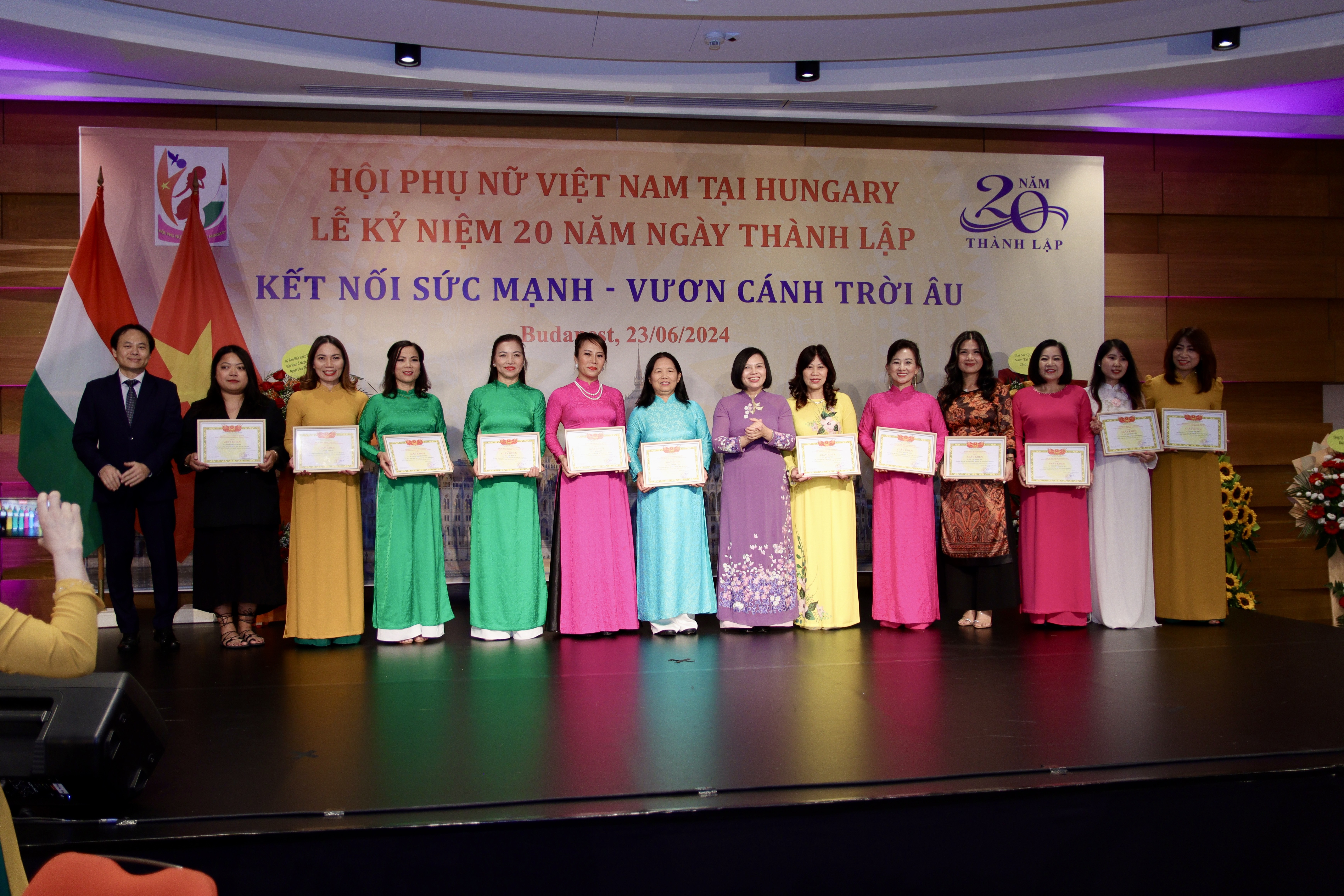Ngôi nhà chung của phụ nữ Việt tại Hungary Ngôi nhà chung của phụ nữ Việt tại Hungary