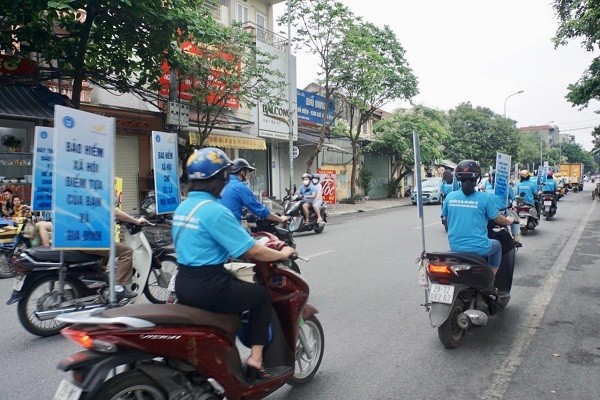 BHXH Hà Nội triển khai nhiều hình thức tuyên truyền khác nhau để thu hút người tham gia (Ảnh: T.L). BHXH Hà Nội triển khai nhiều hình thức tuyên truyền khác nhau để thu hút người tham gia (Ảnh: T.L).