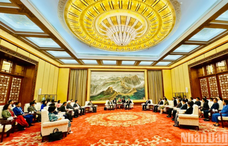 Phó Chủ tịch Chính hiệp Trung Quốc tiếp đại biểu dự Diễn đàn nhân dân Việt-Trung lần thứ 12 Phó Chủ tịch Chính hiệp Trung Quốc tiếp đại biểu dự Diễn đàn nhân dân Việt-Trung lần thứ 12