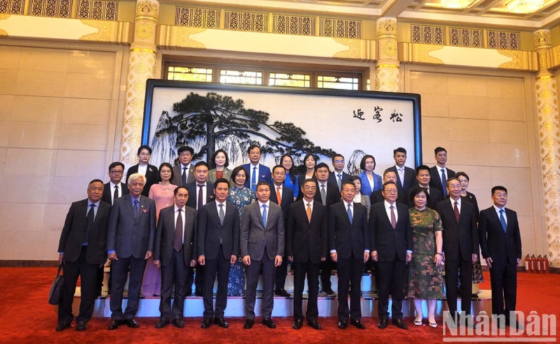 Phó Chủ tịch Chính hiệp Trung Quốc tiếp đại biểu dự Diễn đàn nhân dân Việt-Trung lần thứ 12 Phó Chủ tịch Chính hiệp Trung Quốc tiếp đại biểu dự Diễn đàn nhân dân Việt-Trung lần thứ 12