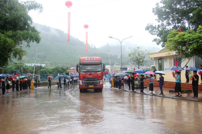 Công bố mở chính thức cặp cửa khẩu Hoành Mô (Việt Nam) - Động Trung (Trung Quốc) Công bố mở chính thức cặp cửa khẩu Hoành Mô (Việt Nam) - Động Trung (Trung Quốc)