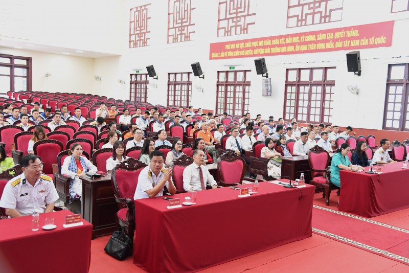 Các đại biểu tham dự buổi gặp mặt. Các đại biểu tham dự buổi gặp mặt.