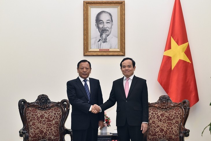 Phó Thủ tướng Trần Lưu Quang tiếp Phó Chủ nhiệm Uỷ ban Dân tộc Nhà nước Trung Quốc Biên Ba Trát Xi - Ảnh: VGP/Hải Minh Phó Thủ tướng Trần Lưu Quang tiếp Phó Chủ nhiệm Uỷ ban Dân tộc Nhà nước Trung Quốc Biên Ba Trát Xi - Ảnh: VGP/Hải Minh