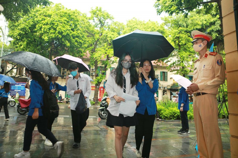 Nhiều khu vực trên cả nước có mưa trong ngày hôm nay (27/6), ngày đầu tiên của kỳ thi tốt nghiệp THPT Quốc gia 2024. Nhiều khu vực trên cả nước có mưa trong ngày hôm nay (27/6), ngày đầu tiên của kỳ thi tốt nghiệp THPT Quốc gia 2024.