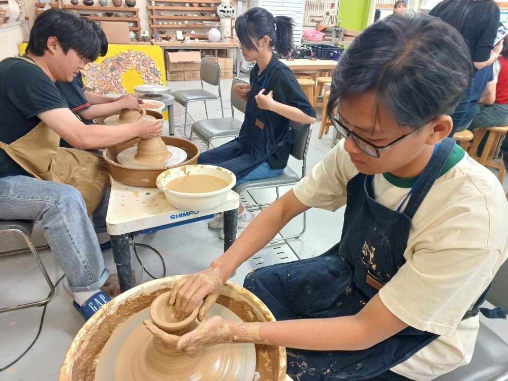 Chương trình giao lưu giúp các em thanh niên, học sinh học tập, rèn luyện nhiều kỹ năng, tăng cường thêm vốn kiến thức xã hội và kinh nghiệm. Chương trình giao lưu giúp các em thanh niên, học sinh học tập, rèn luyện nhiều kỹ năng, tăng cường thêm vốn kiến thức xã hội và kinh nghiệm.
