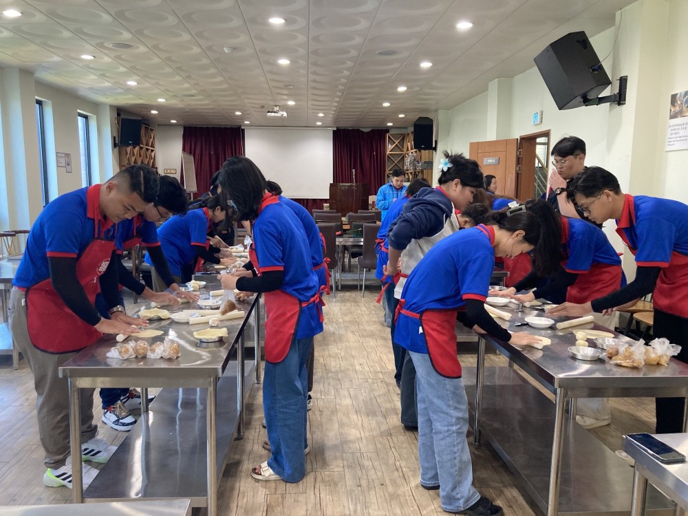 Thanh niên Long An tìm hiểu văn hóa, ẩm thực nước bạn Thanh niên Long An tìm hiểu văn hóa, ẩm thực nước bạn