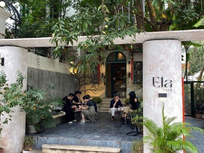 Visit The Unique Old Villa Cafes In Hanoi Visit The Unique Old Villa Cafes In Hanoi
