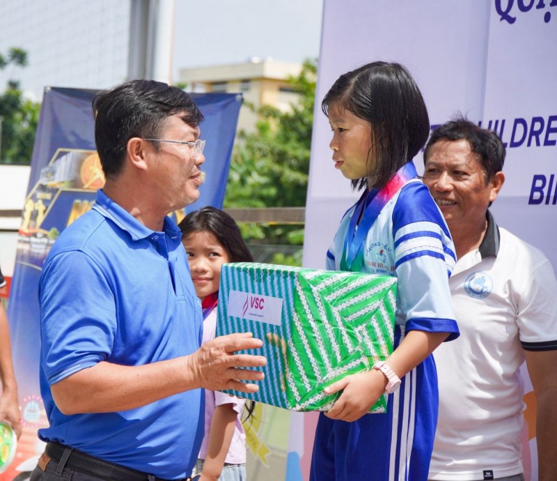 Hơn 100 trẻ em có hoàn cảnh khó khăn tham gia giải bơi 'Chú ếch xanh’ Hơn 100 trẻ em có hoàn cảnh khó khăn tham gia giải bơi 'Chú ếch xanh’