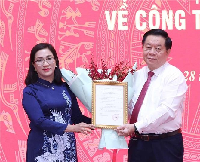 Vụ trưởng Vụ Tuyên truyền Đinh Thị Mai giữ chức Phó Trưởng ban Tuyên giáo Trung ương Vụ trưởng Vụ Tuyên truyền Đinh Thị Mai giữ chức Phó Trưởng ban Tuyên giáo Trung ương