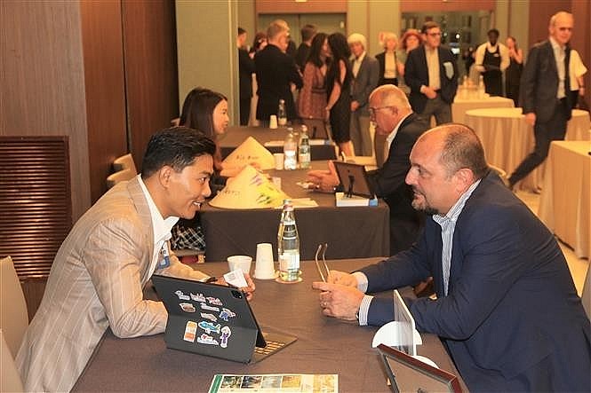 Representatives from Vietnamese and Italian tourism businesses meet at the tourism promotion programme in Milan, Italy. (Photo: VNA) Representatives from Vietnamese and Italian tourism businesses meet at the tourism promotion programme in Milan, Italy. (Photo: VNA)