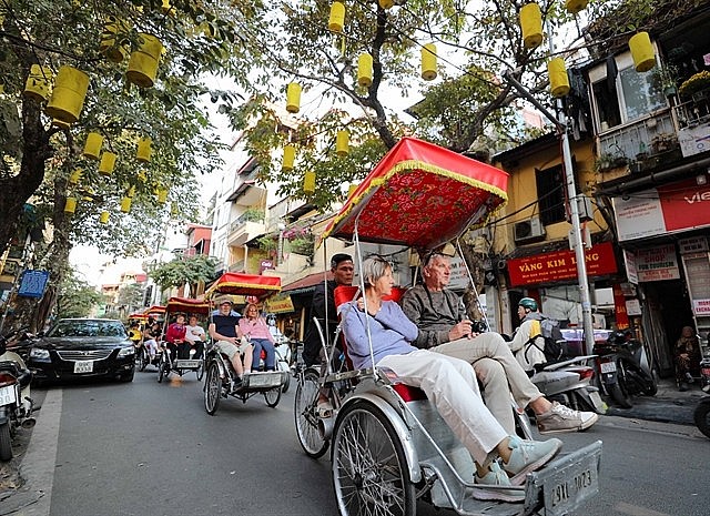 Foreign tourists on cyclo rides in the Old Quarter area of Hanoi. Photo: VNA Foreign tourists on cyclo rides in the Old Quarter area of Hanoi. Photo: VNA