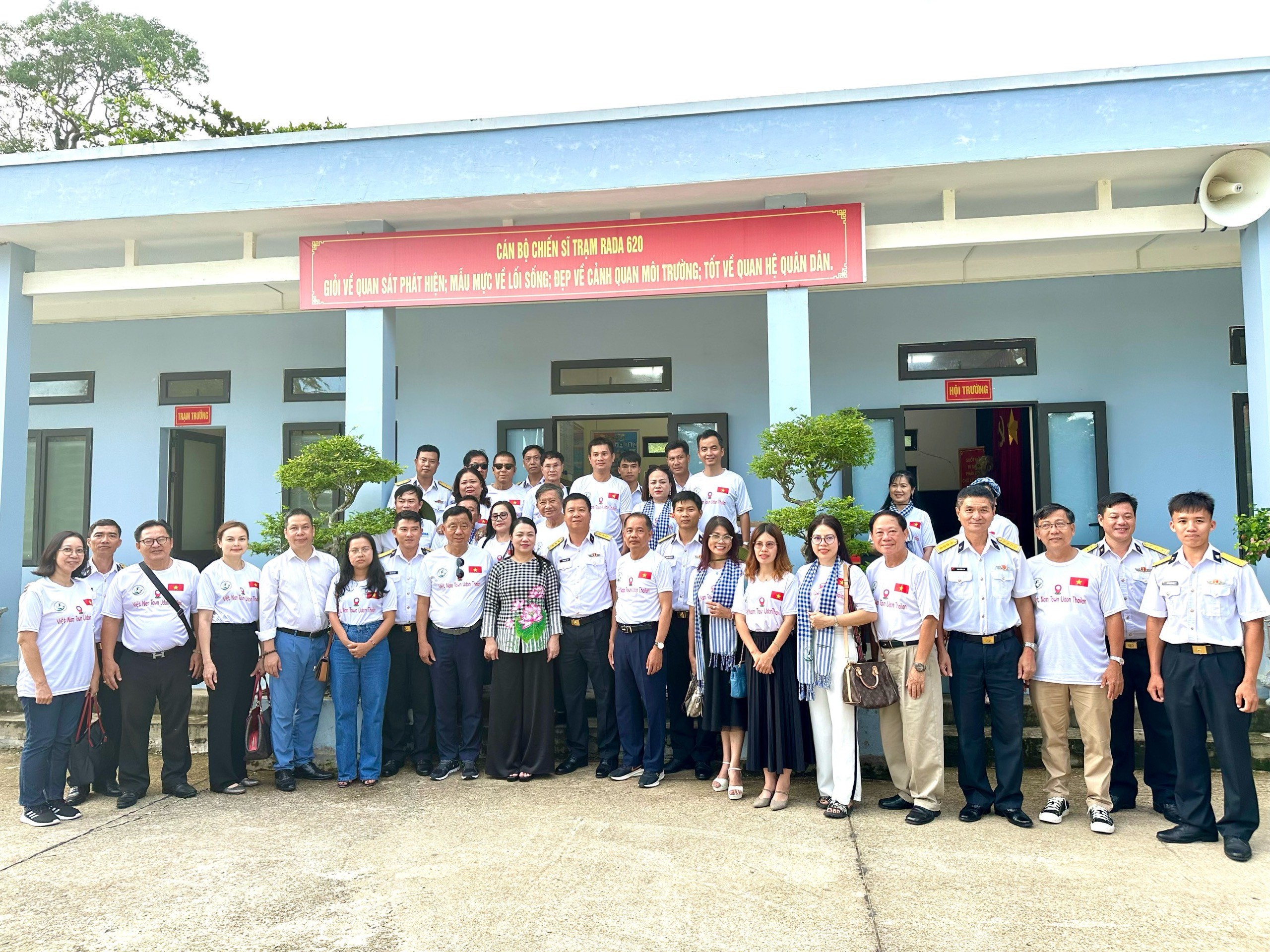 Kiều bào hướng về biển đảo tại Vùng 5 Hải quân Kiều bào hướng về biển đảo tại Vùng 5 Hải quân