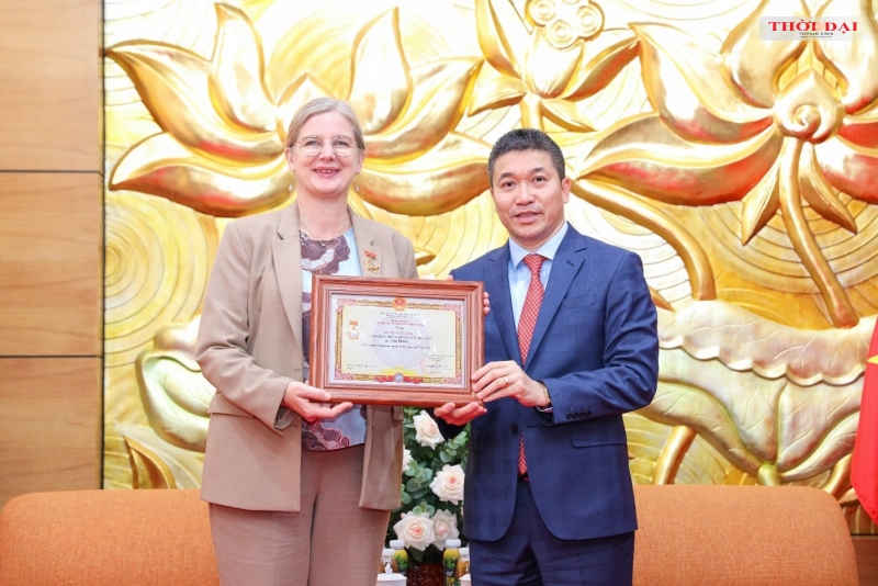 Ghi nhận đóng góp của Đại sứ Thụy Điển tại Việt Nam cho quan hệ hữu nghị hai nước Ghi nhận đóng góp của Đại sứ Thụy Điển tại Việt Nam cho quan hệ hữu nghị hai nước
