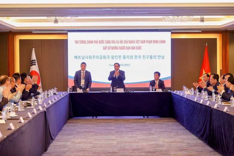Cuộc gặp xúc động của Thủ tướng Phạm Minh Chính với những người bạn Hàn Quốc Cuộc gặp xúc động của Thủ tướng Phạm Minh Chính với những người bạn Hàn Quốc
