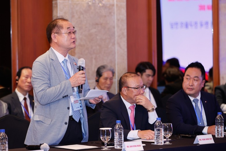Cuộc gặp xúc động của Thủ tướng Phạm Minh Chính với những người bạn Hàn Quốc Cuộc gặp xúc động của Thủ tướng Phạm Minh Chính với những người bạn Hàn Quốc