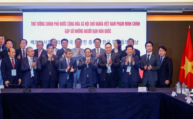 Cuộc gặp xúc động của Thủ tướng Phạm Minh Chính với những người bạn Hàn Quốc Cuộc gặp xúc động của Thủ tướng Phạm Minh Chính với những người bạn Hàn Quốc