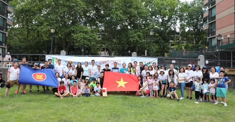 Gần 300 người tham gia giải chạy ASEAN Fun Run tại New York Gần 300 người tham gia giải chạy ASEAN Fun Run tại New York