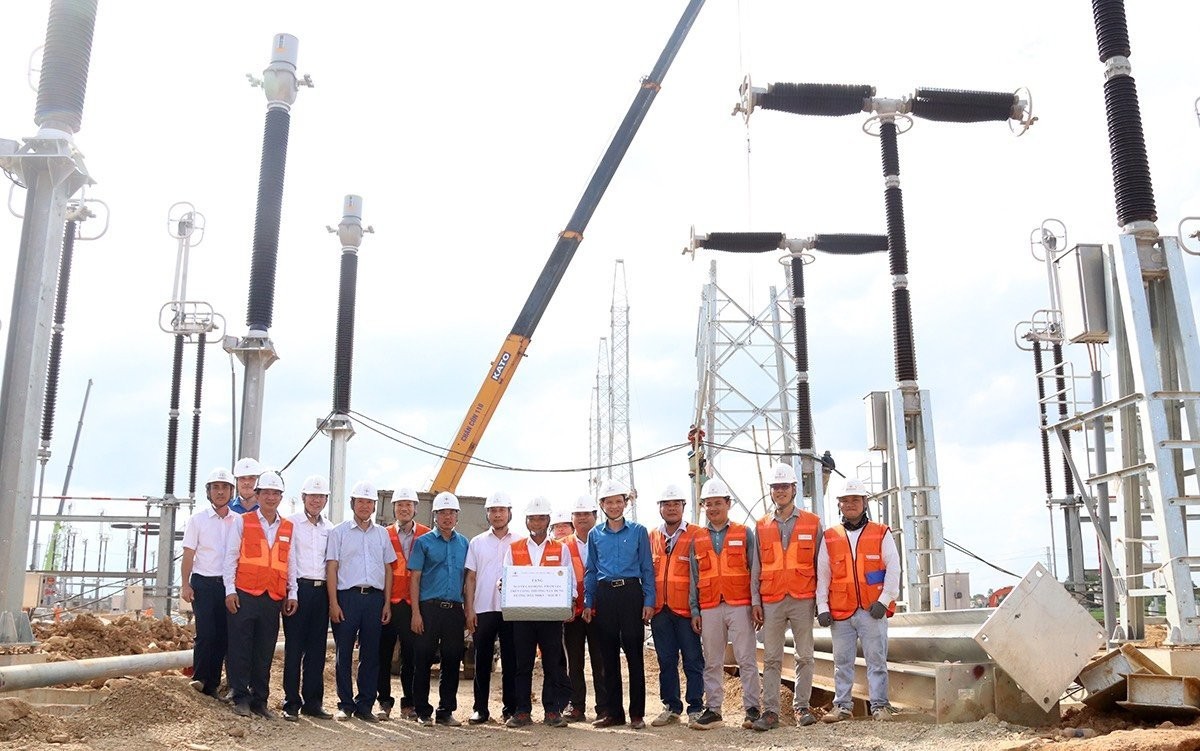 EVNI chung sức về đích với đường dây 500kV mạch 3 Quảng Trạch - Phố Nối EVNI chung sức về đích với đường dây 500kV mạch 3 Quảng Trạch - Phố Nối