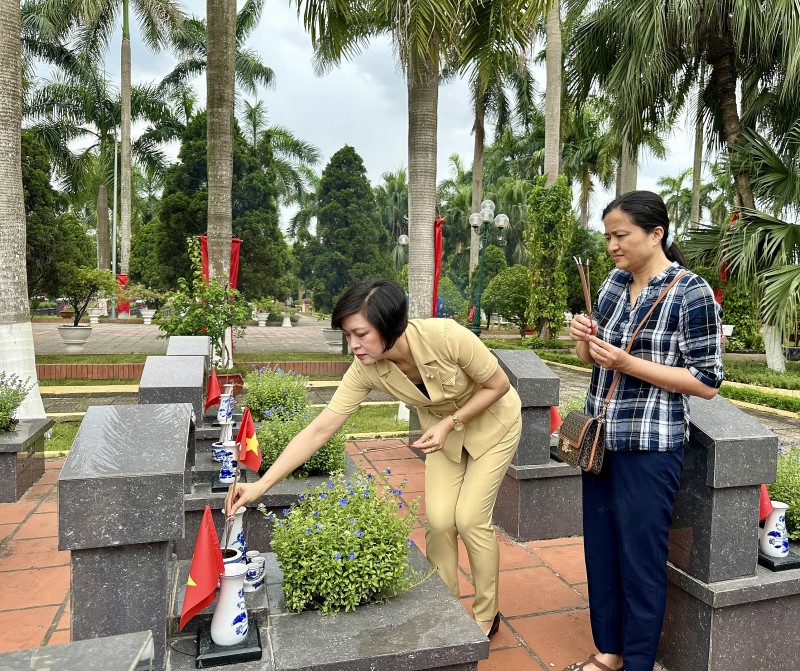 Liên hiệp hữu nghị Hà Nội tri ân người có công với cách mạng Liên hiệp hữu nghị Hà Nội tri ân người có công với cách mạng