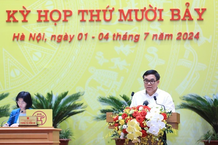 Giám đốc Sở Văn hóa và Thể thao Đỗ Đình Hồng trình bày Tờ trình. Giám đốc Sở Văn hóa và Thể thao Đỗ Đình Hồng trình bày Tờ trình.