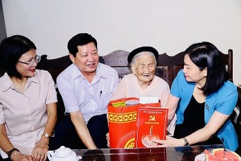 Kỷ niệm 70 năm Ngày Giải phóng Thủ đô: Thông qua mức chi tặng quà các đối tượng chính sách, người có công