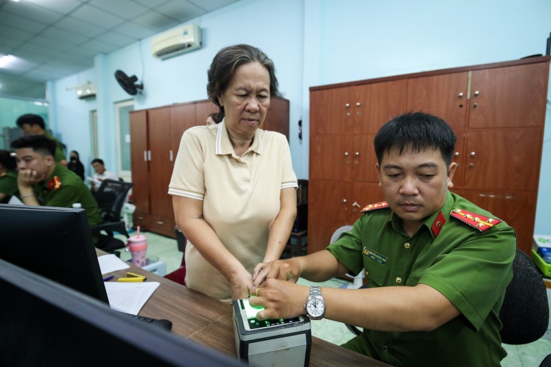 Nhiều người gốc Việt chưa xác định được quốc tịch được làm thẻ căn cước Nhiều người gốc Việt chưa xác định được quốc tịch được làm thẻ căn cước