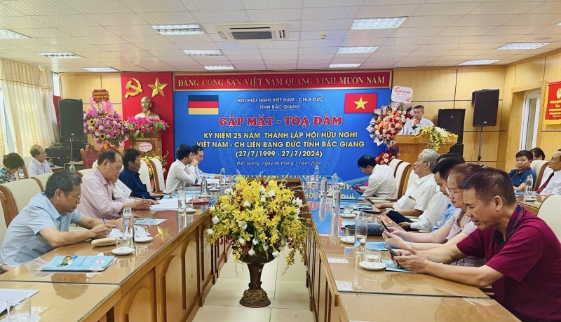 Các đại biểu dự gặp mặt, toạ đàm Các đại biểu dự gặp mặt, toạ đàm