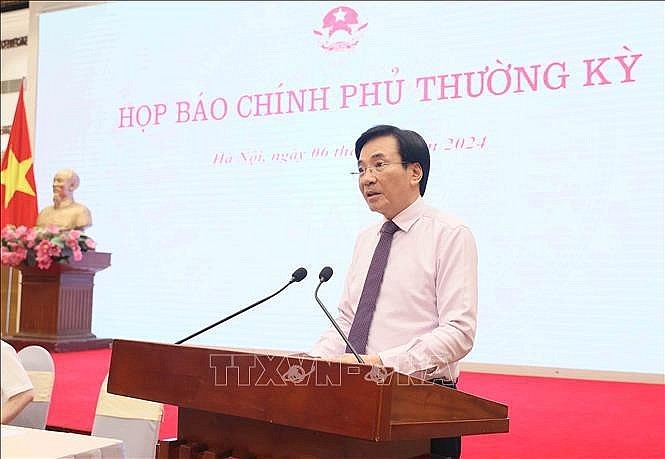 Minister - Chairman of the Government’s Office and Government Spokesman Tran Van Son addressed the press meeting on July 6. (Photo: VNA) Minister - Chairman of the Government’s Office and Government Spokesman Tran Van Son addressed the press meeting on July 6. (Photo: VNA)
