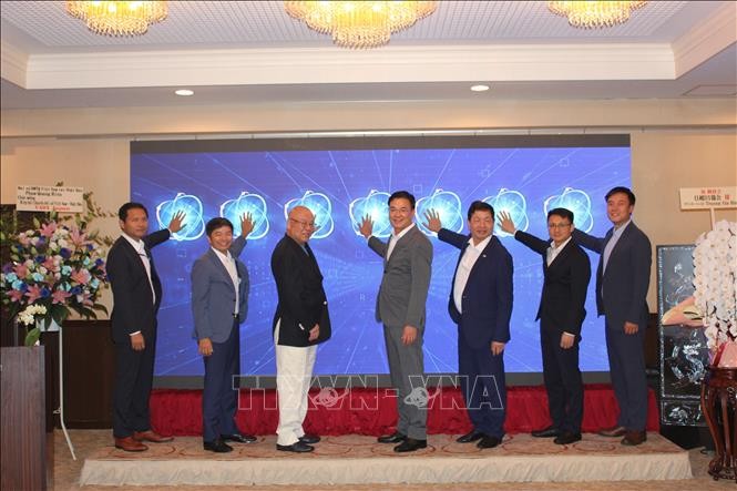 Delegates perform the launching ceremony of the Vietnam-Japan Digital Transformation Association. Delegates perform the launching ceremony of the Vietnam-Japan Digital Transformation Association.