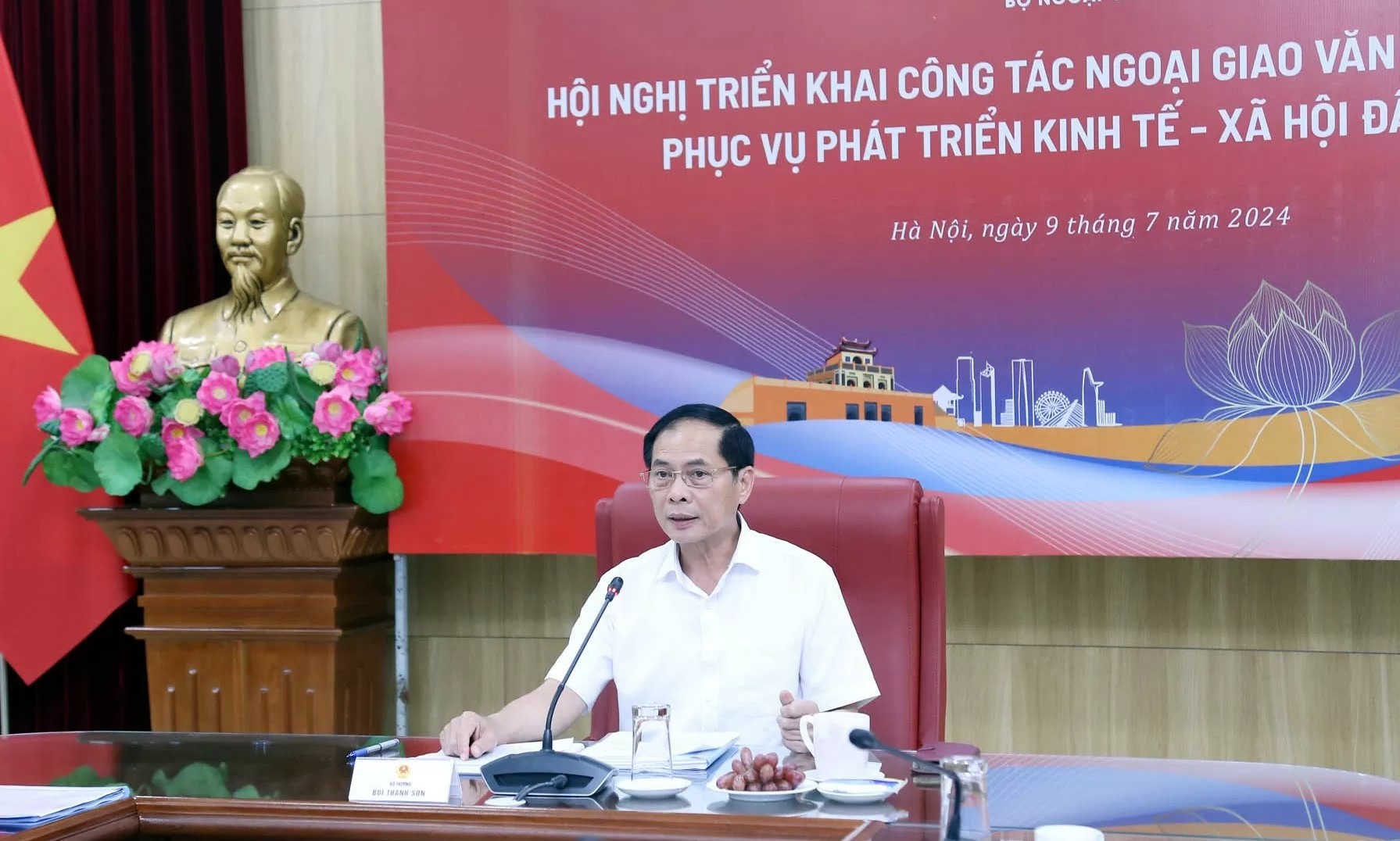 Ngoại giao văn hóa - nền tảng tinh thần tạo nên bản sắc của ngoại giao Việt Nam Ngoại giao văn hóa: cần liên tục đổi mới và sáng tạo