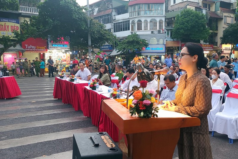 bà Lê Anh Thư - Phó Chủ tịch UBND quận Hoàn Kiếm - đã đánh giá bà Lê Anh Thư - Phó Chủ tịch UBND quận Hoàn Kiếm - đã đánh giá