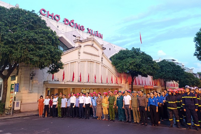 Chương trình diễn tập thu hút hơn 200 cán bộ nhân viên, chủ hộ kinh doanh và người dân. Chương trình diễn tập thu hút hơn 200 cán bộ nhân viên, chủ hộ kinh doanh và người dân.
