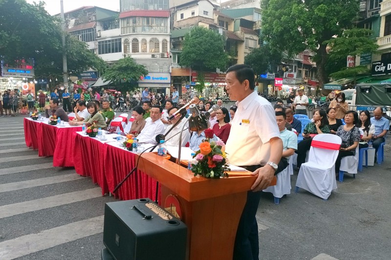 Đúng 18h, lãnh đạo Công ty CP Đồng Xuân phát lệnh bắt đầu cuộc diễn tập. Đúng 18h, lãnh đạo Công ty CP Đồng Xuân phát lệnh bắt đầu cuộc diễn tập.