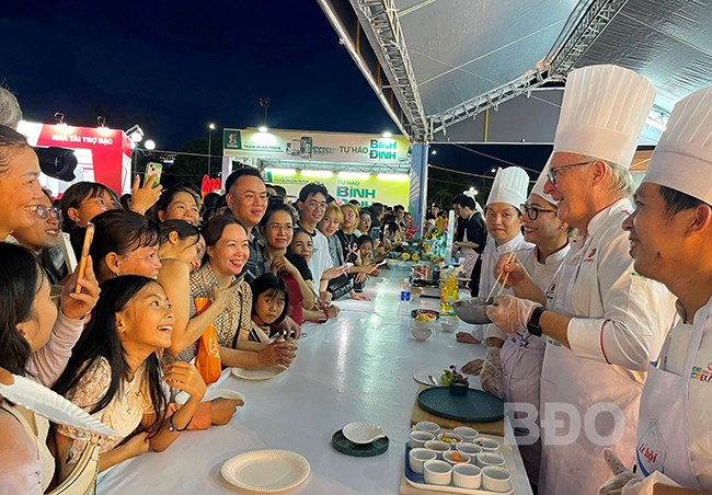 Nhiều hoạt động tại lễ hội tinh hoa đất biển Bình Định 2024 Nhiều hoạt động tại lễ hội tinh hoa đất biển Bình Định 2024