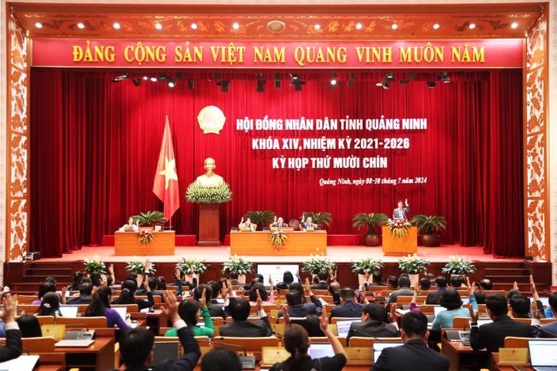 Quảng Ninh: Thông qua 25 nghị quyết phát triển kinh tế, xã hội Quảng Ninh: Thông qua 25 nghị quyết phát triển kinh tế, xã hội