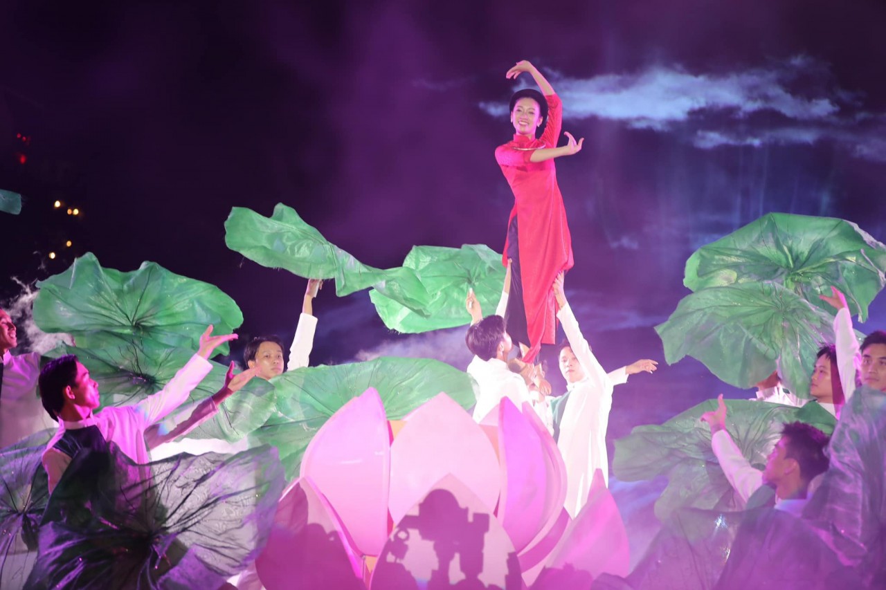 Art performance at the opening ceremony. Art performance at the opening ceremony.