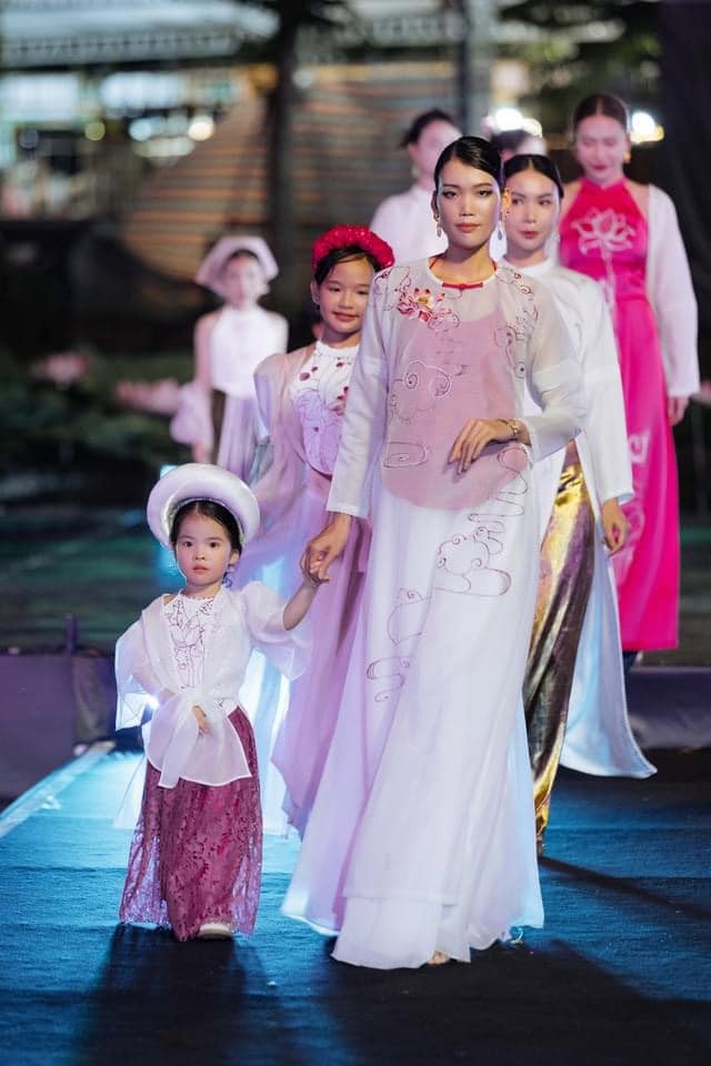 Eventful Hanoi Lotus Festival Started Eventful Hanoi Lotus Festival Started