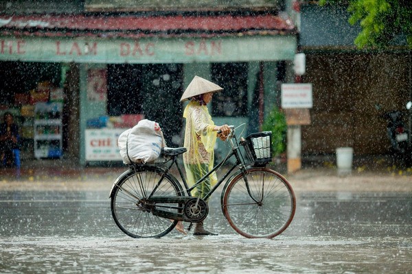 chiều tối và đêm nhiều mây, có mưa, mưa vừa và dông, cục bộ có nơi mưa to