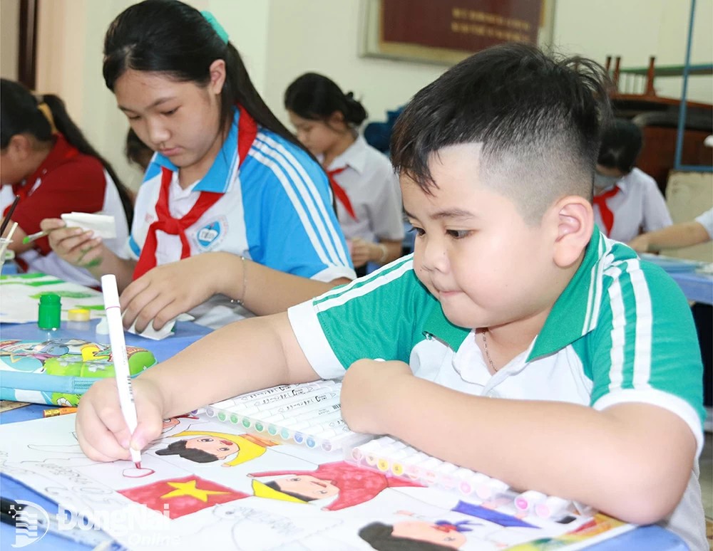 Học sinh tham gia hội thi vẽ tranh do Liên hiệp các tổ chức hữu nghị tỉnh, Hội Hữu nghị Việt Nam - Nhật Bản tỉnh Đồng Nai, Nhà Thiếu nhi Đồng Nai phối hợp tổ chức. Học sinh tham gia hội thi vẽ tranh do Liên hiệp các tổ chức hữu nghị tỉnh, Hội Hữu nghị Việt Nam - Nhật Bản tỉnh Đồng Nai, Nhà Thiếu nhi Đồng Nai phối hợp tổ chức.