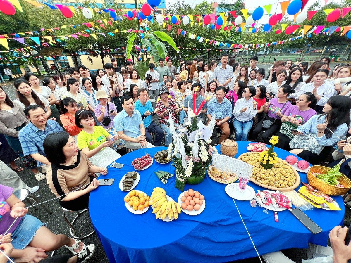 Trường Cao đẳng Thái Nguyên đã tổ chức Tết cổ truyền Bunpimay 2567 - Lào và Chol Chnam Thmay 2568 - Campuchia cho các em lưu học sinh Lào, Campuchia đang sinh sống và học tập tại Trường Trường Cao đẳng Thái Nguyên đã tổ chức Tết cổ truyền Bunpimay 2567 - Lào và Chol Chnam Thmay 2568 - Campuchia cho các em lưu học sinh Lào, Campuchia đang sinh sống và học tập tại Trường
