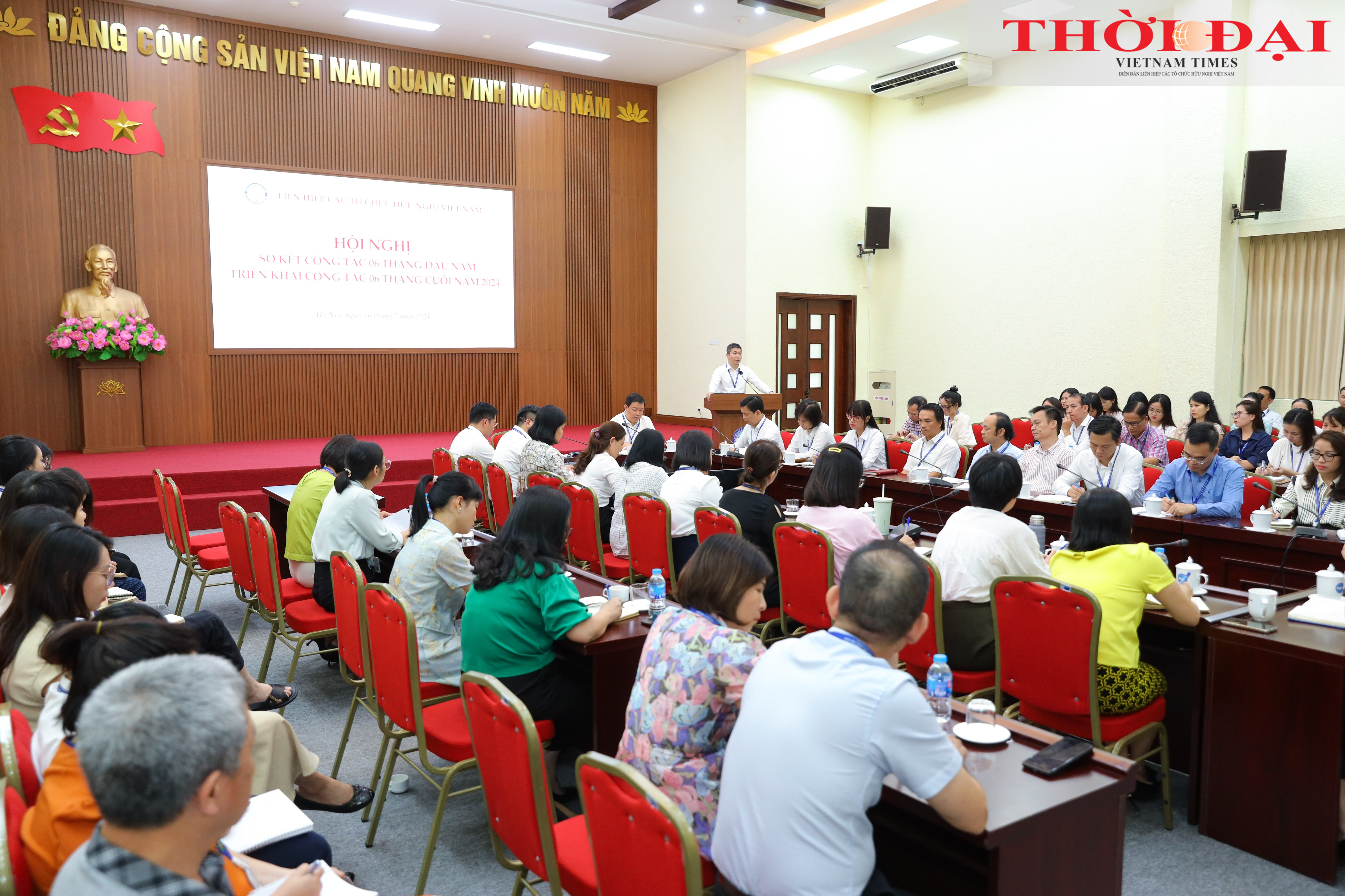 Công chức, viên chức, người lao động Cơ quan Thường trực Liên hiệp các tổ chức hữu nghị Việt Nam tham gia hội nghị. (Ảnh: Đinh Hòa) Công chức, viên chức, người lao động Cơ quan Thường trực Liên hiệp các tổ chức hữu nghị Việt Nam tham gia hội nghị. (Ảnh: Đinh Hòa)