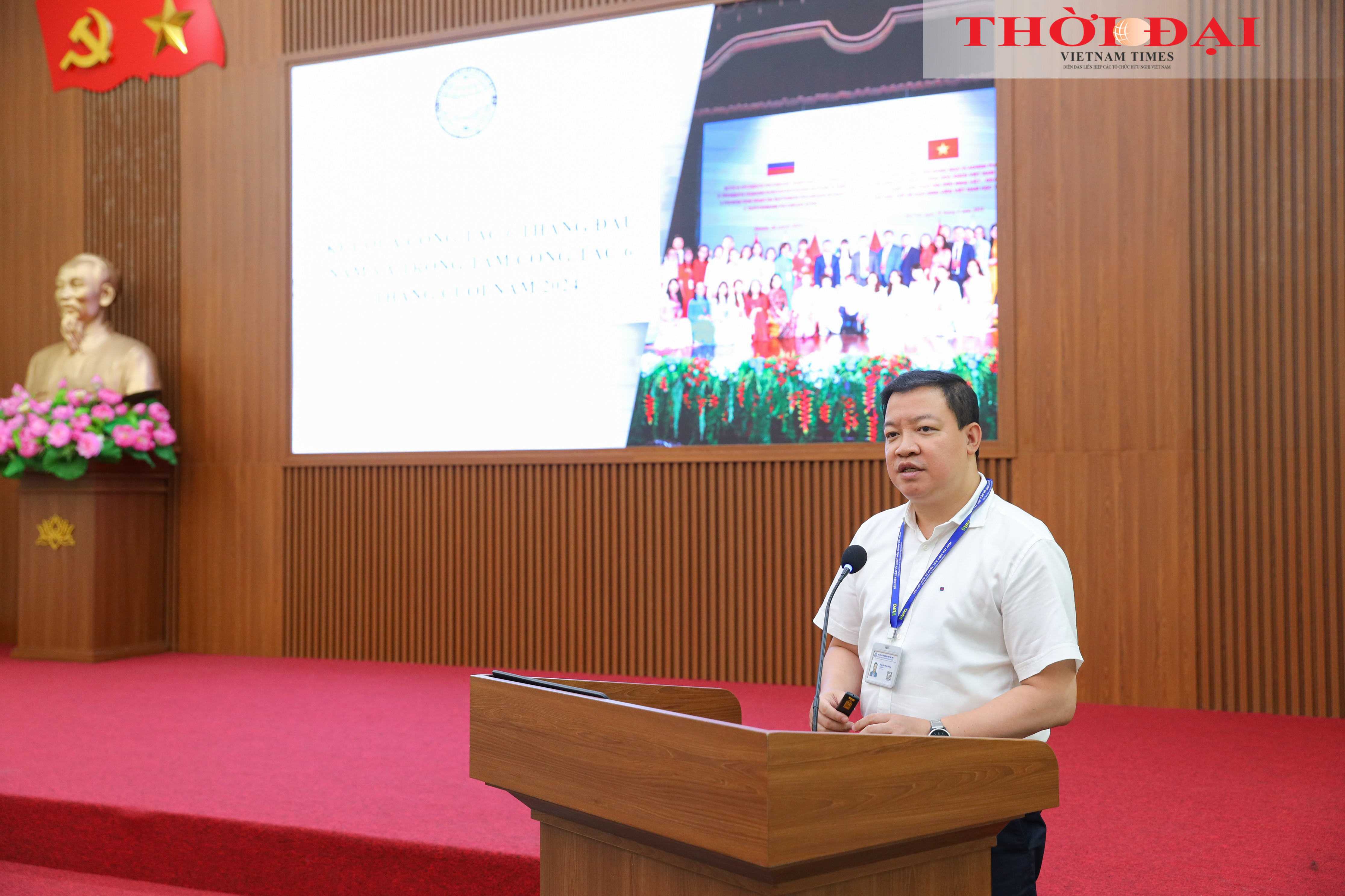 Ông Nguyễn Ngọc Hùng, Phó Chủ tịch Liên hiệp các tổ chức hữu nghị Việt Nam trình bày báo cáo kết quả công tác 6 tháng đầu năm, trọng tâm công tác 6 tháng cuối năm 2024. (Ảnh: Đinh Hòa) Ông Nguyễn Ngọc Hùng, Phó Chủ tịch Liên hiệp các tổ chức hữu nghị Việt Nam trình bày báo cáo kết quả công tác 6 tháng đầu năm, trọng tâm công tác 6 tháng cuối năm 2024. (Ảnh: Đinh Hòa)