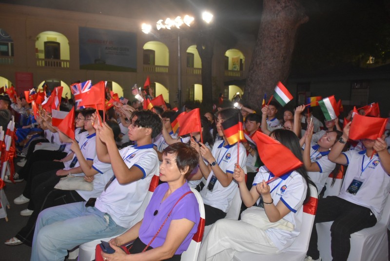 120 thanh niên, sinh viên kiều bào trải nghiệm văn hóa và tìm hiểu chủ quyền biển đảo Việt Nam 120 thanh niên, sinh viên kiều bào trải nghiệm văn hóa và tìm hiểu chủ quyền biển đảo Việt Nam