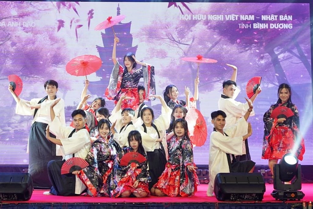 Giao lưu văn hóa Liên hiệp các tổ chức hữu nghị các tỉnh, thành phố Đông Nam bộ mở rộng 2024 Liên hoan giai điệu hữu nghị Đông Nam bộ mở rộng 2024: gắn kết bằng văn hoá, nghệ thuật